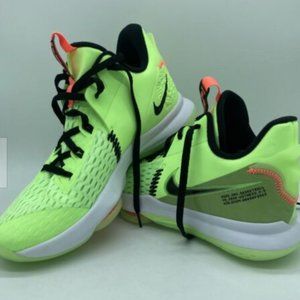 Nike LeBron Witness 5 Basketball Shoes in Green/Lime Glow Size 9.5